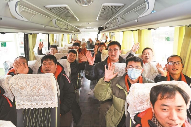 “歡迎回無錫，祝你們工作順利” 35名員工“點對點”乘坐專車集中返崗